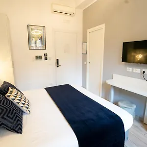 https://archi-di-roma-guest-house.it-romehotels.com